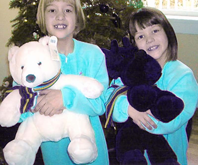 allison-and-molly-with-bears