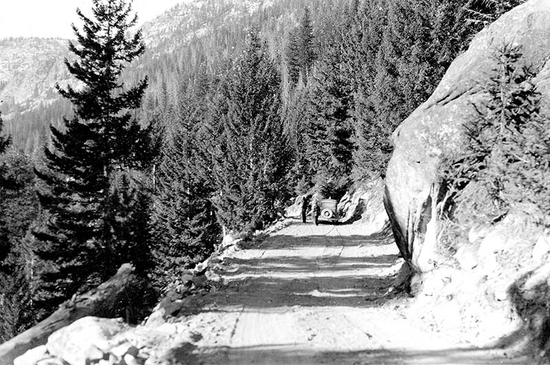 CCCRoadNearOrograndeSummit1930s_ITDCollecction